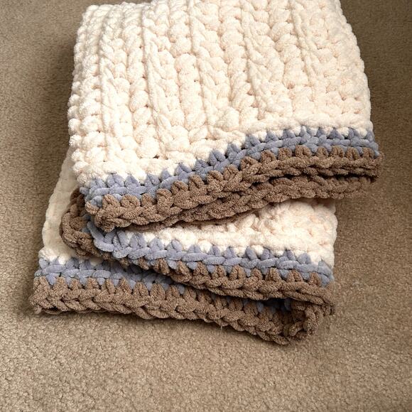 Baby Boy Handmade Neutral Minimalist Cottage Babyshower Chuncky Blanket - Picture 7 of 13